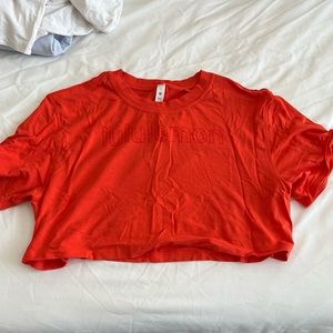 Lululemon Cropped graphic tee